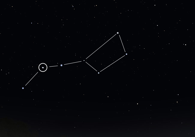 Созвездие медведицы звезды. Большая Медведица Мицар и Алькор. Звезда в большой Медведице Мицар. Алькор в созвездии большой медведицы.